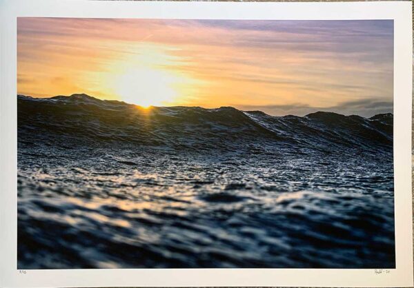 "Ocean vibes" är ett konstverk av Gustav Rudd gjort år 2020. Tekniken är fotografi och det finns i en upplaga på 12 exemplar. Verket mäter 46 x 66 cm.
