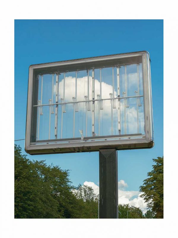 ”Billboard” är ett verk av Daniel Ivo gjort år 2022. Tekniken är Fotografi och finns i en upplaga på 15 exemplar. Verket mäter 62 x 47 cm, själva bilden är 50 x 37,5 cm. Signerad och numrerad av konstnären.