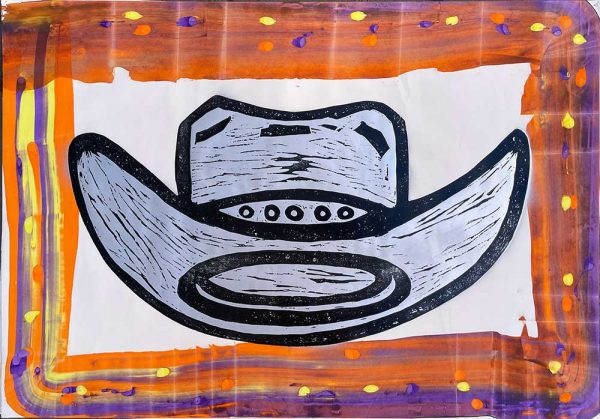 ”Cowboy hat” är ett verk av John Rasimus gjort år 2021. Tekniken är Träsnitt, akryl och sprayfärg på papper och är ett unikt verk. Verket mäter 70 x 100 cm, och är signerat på baksidan.