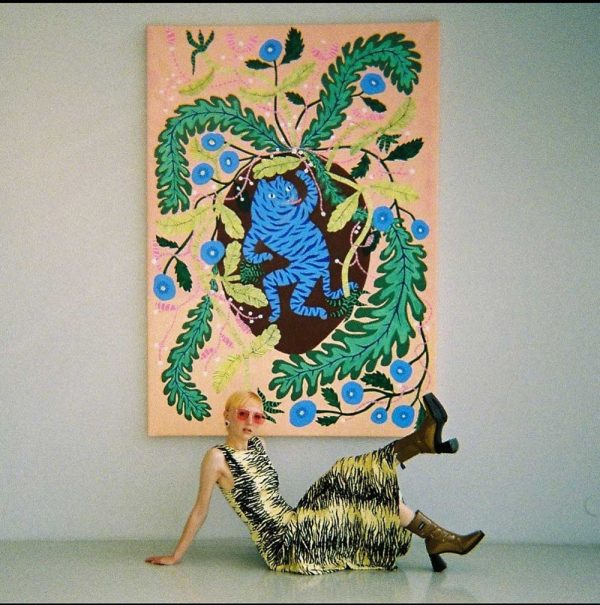 ”Poppy = Magic, Aloe vera = renewal” är ett unikt verk av Yoyo Nasty gjort år 2021. Tekniken är mixed media på duk och verket mäter 190 x 135 cm.