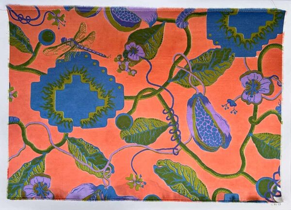 ”Imaginary garden, peach” är ett verk av Amanda Sartori Leksell gjort år 2023. Verket är screentryck på lin, monterat med sytråd på papper och finns i en upplaga på 1 unikt exemplar. Verket mäter 46 x 65 cm och pappret det är monterat på mäter 50 x 70 cm.