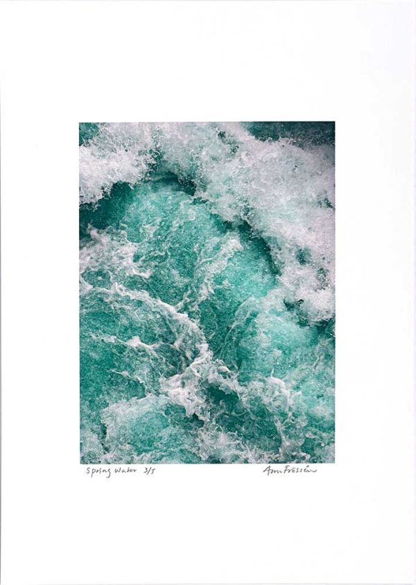 ”Spring water” är ett verk av Ann Frössén gjort år 2025. Tekniken är fotocollage, digitalt pigmenttryck på papper och finns i en upplaga av 5. Verket mäter 30 x 20 cm, tryckytan är 17 x 13 cm. Signerat och numrerat av konstnären.