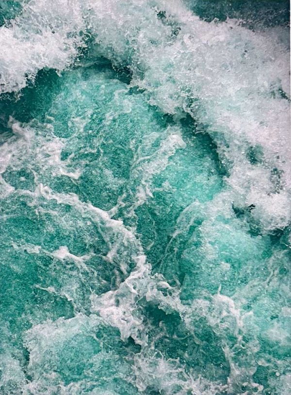 ”Spring water” är ett verk av Ann Frössén gjort år 2025. Tekniken är fotocollage, digitalt pigmenttryck på papper och finns i en upplaga av 5. Verket mäter 30 x 20 cm, tryckytan är 17 x 13 cm. Signerat och numrerat av konstnären.