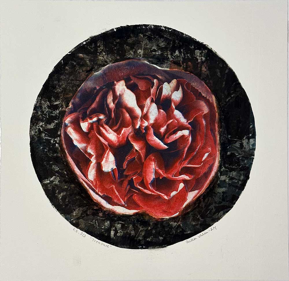 "Treasured" är ett konstverk av Cecilia Uhlin. Det är en Fotopolymer/etsning/torrnål på papper gjord 2025 i en upplaga om 3 exemplar och mäter 35 x 35 cm, med en bildyta på 28 x 2 cm. Signerat och numrerat på framsidan av konstnären.